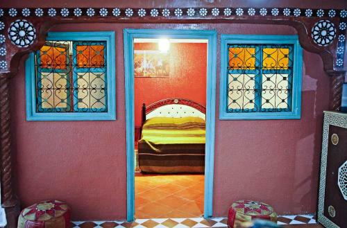 Hostal Naima House / ??? ?????