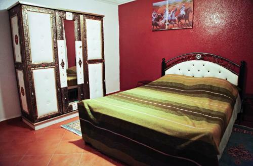 Hostal Naima House / ??? ?????