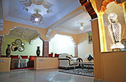 Hostal Naima House / ??? ?????