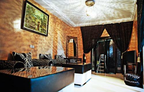 Hostal Naima House / ??? ?????