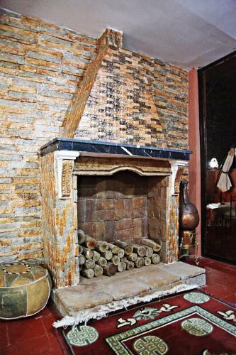 Hostal Naima House / ??? ?????