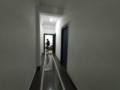 Spot On 87675 Hotel Meera Dham