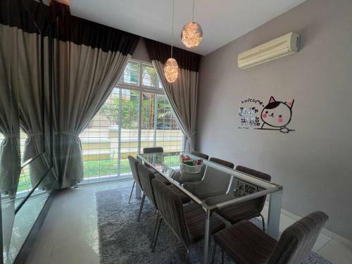 Luxury 4 Designed Bedrooms Bungalow# 100mbps Unifi