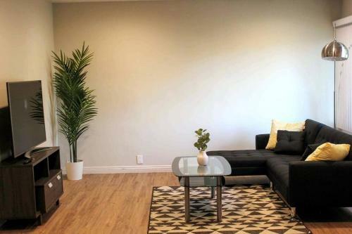 Villa Cheerful 2-bedroom Home - Free Parking On Premises