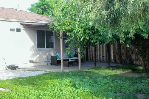 Villa Cheerful 2-bedroom Home - Free Parking On Premises