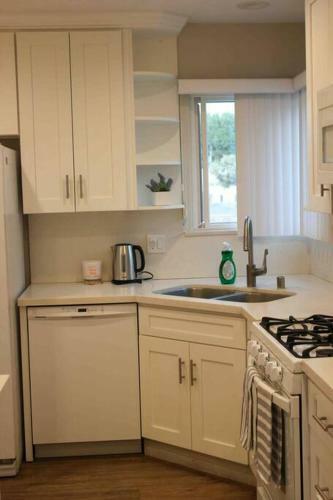 Villa Cheerful 2-bedroom Home - Free Parking On Premises