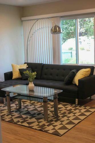 Villa Cheerful 2-bedroom Home - Free Parking On Premises