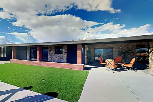 Saguaro Gardens Desert Retreat