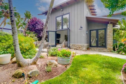 1155 Hymettus Ave Home