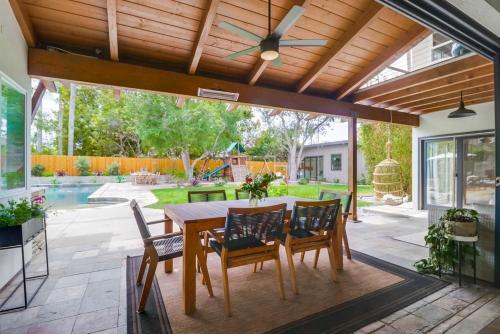 1155 Hymettus Ave Home