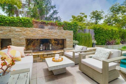 1155 Hymettus Ave Home