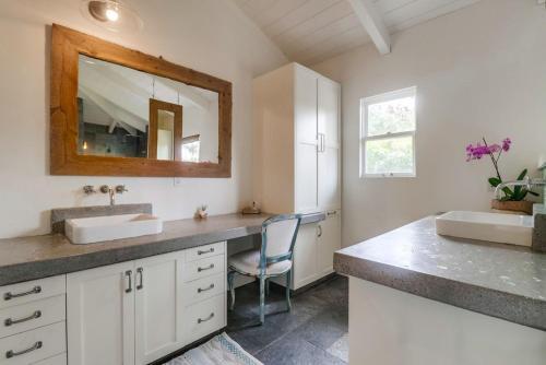 1155 Hymettus Ave Home