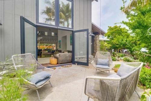 1155 Hymettus Ave Home