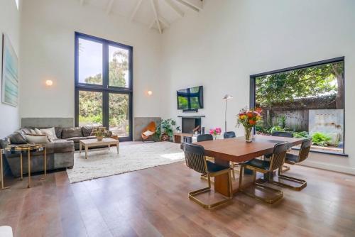 1155 Hymettus Ave Home