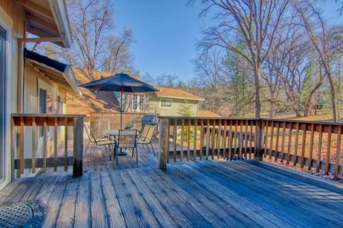 Big Foot Bliss At Pine Mountain Lake