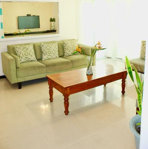 Centrally Located Apartment In Pdc