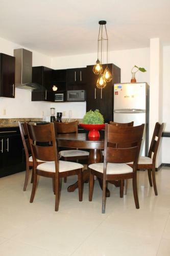 Centrally Located Apartment In Pdc