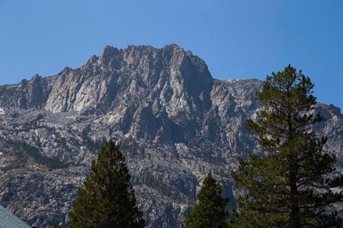 #427 - Spacious Townhome, Large Private Deck & Mountain Views