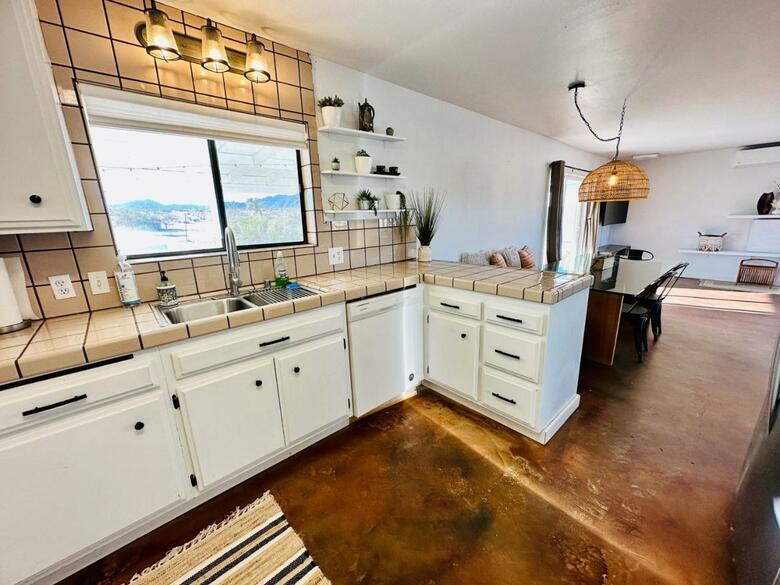 Ravens Nest Ranch, Fire Pit , Views, Near Jt Park!