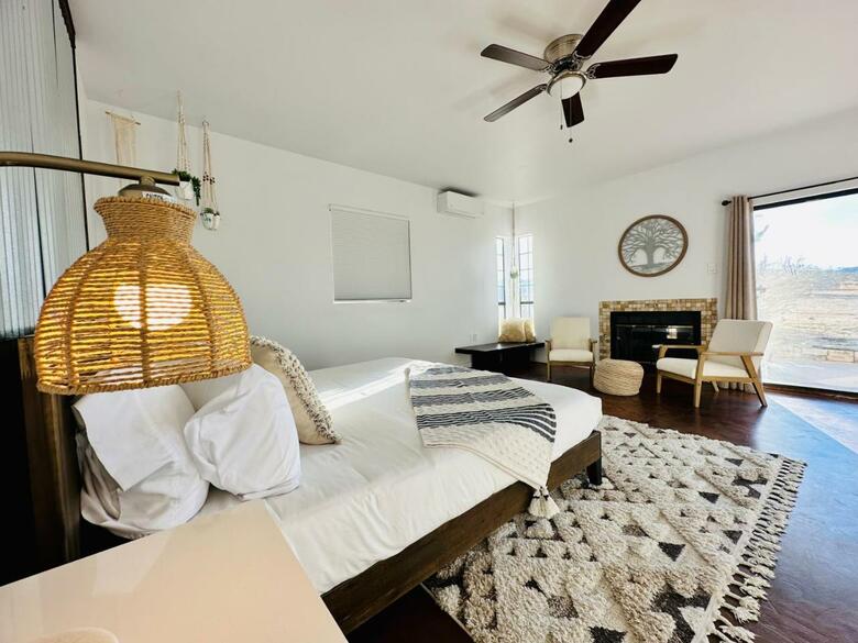 Ravens Nest Ranch, Fire Pit , Views, Near Jt Park!