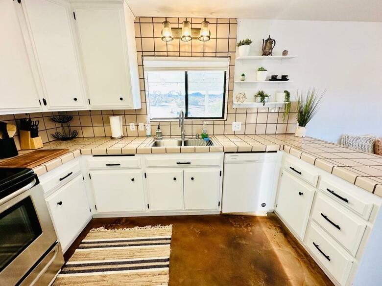 Ravens Nest Ranch, Fire Pit , Views, Near Jt Park!