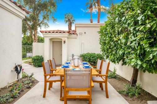 Shoal Creek Luxurious 2-bedroom Pga West Condo