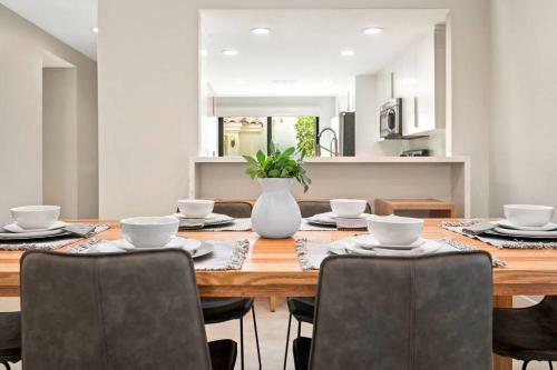 Shoal Creek Luxurious 2-bedroom Pga West Condo