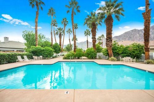 Shoal Creek Luxurious 2-bedroom Pga West Condo