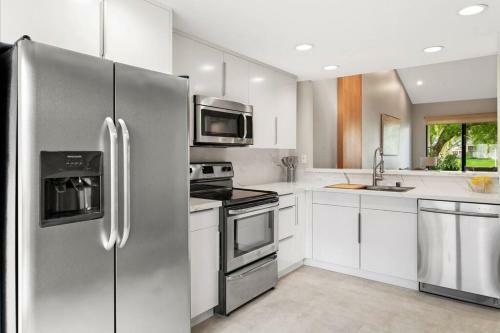 Shoal Creek Luxurious 2-bedroom Pga West Condo