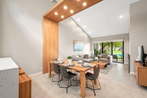 Shoal Creek Luxurious 2-bedroom Pga West Condo