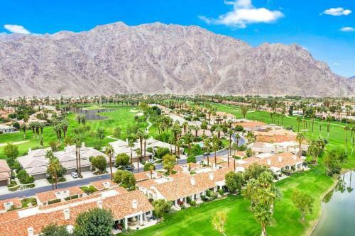 Shoal Creek Luxurious 2-bedroom Pga West Condo