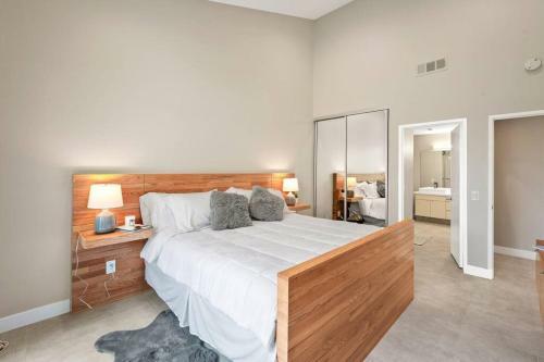 Shoal Creek Luxurious 2-bedroom Pga West Condo