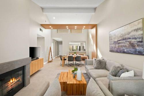 Shoal Creek Luxurious 2-bedroom Pga West Condo