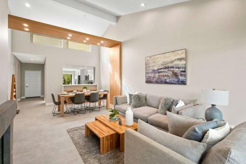 Shoal Creek Luxurious 2-bedroom Pga West Condo