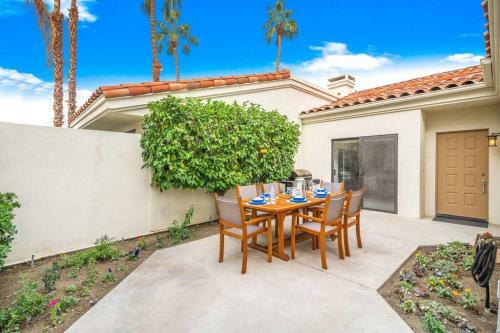 Shoal Creek Luxurious 2-bedroom Pga West Condo