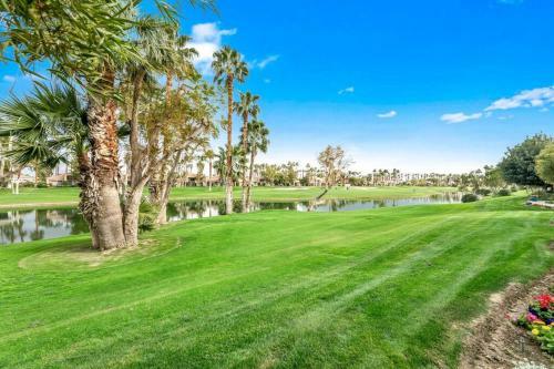 Shoal Creek Luxurious 2-bedroom Pga West Condo