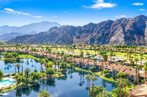Firestone Luxurious Pga West 2-bedroom Condo