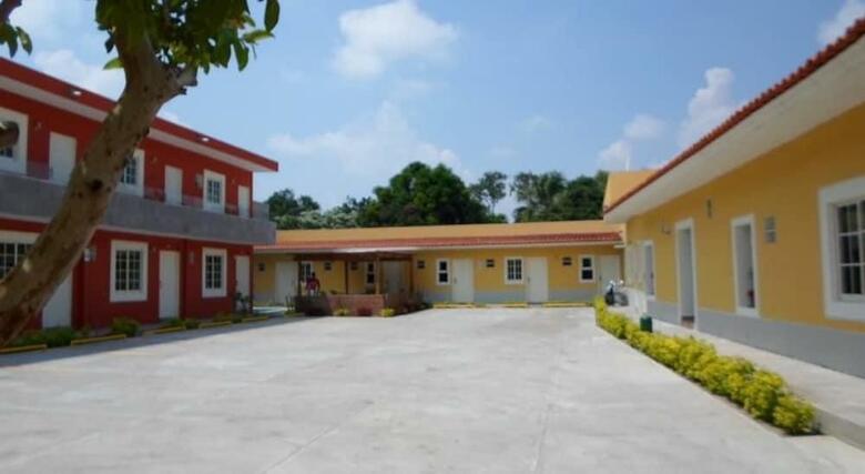 Hotel Montroi City