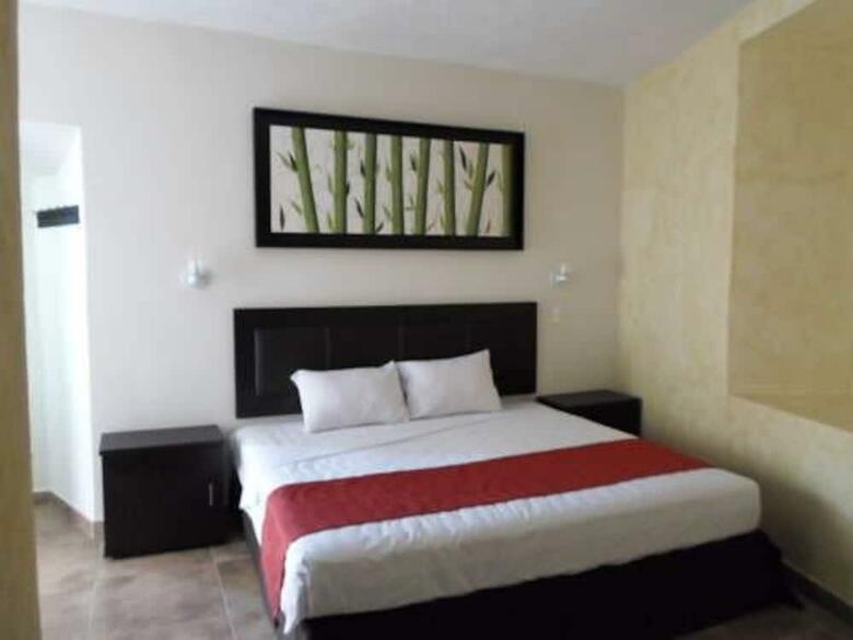 Hotel Montroi City