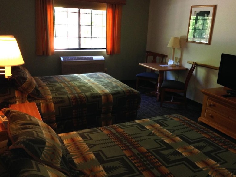 Hotel Konkapot Lodge