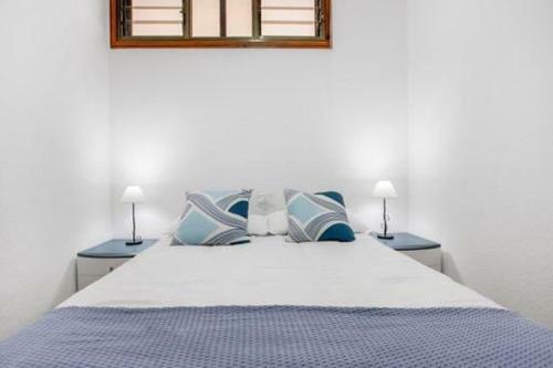 Impeccable 2-bed Apartment In Bajamar