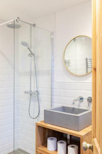 Lovely, Centrally Located 2-bedroom Apartment With Patio
