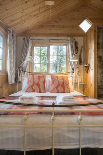 Private Cabin A Romantic And Secret Hideaway