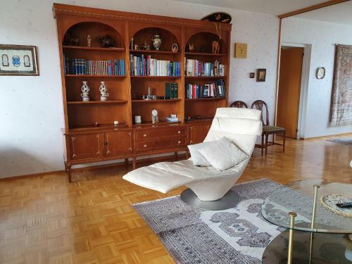 Large Apartment With 4 Bedrooms, Central Location
