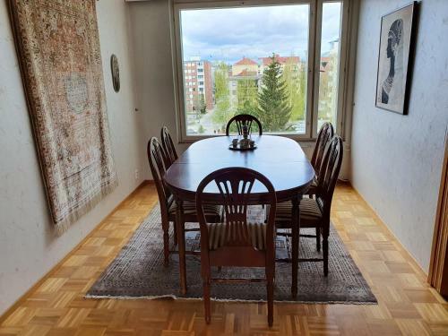 Large Apartment With 4 Bedrooms, Central Location