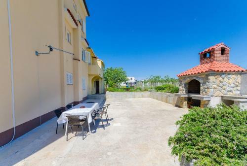 Apartments And Room Sime M