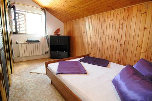 Fully Equipped 2 Bedroom Apartment In Pirovac