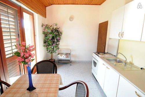 Fully Equipped 2 Bedroom Apartment In Pirovac