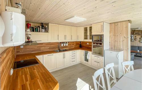 Awesome Home In Nedstrand With 5 Bedrooms