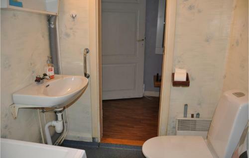 Amazing Apartment In Sax�n With 1 Bedrooms
